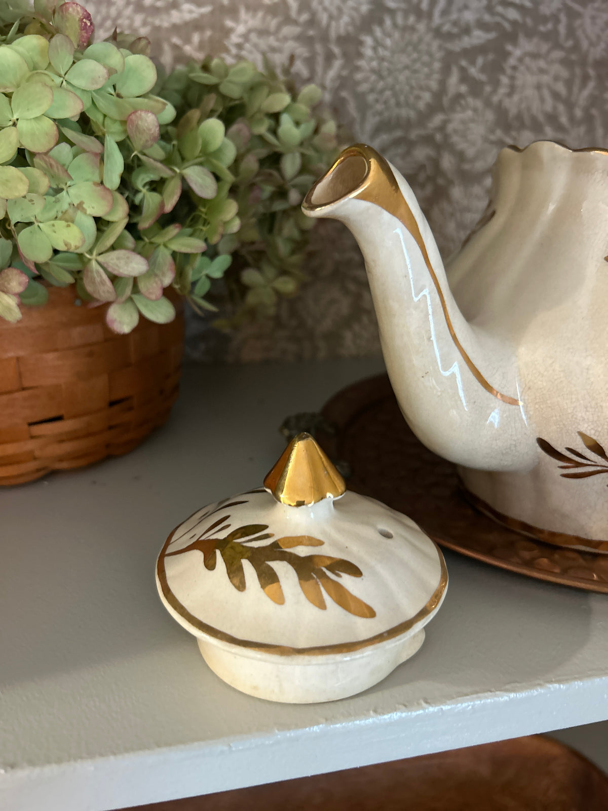 Vintage Arthur Wood England Cream & Gold Leaf Teapot