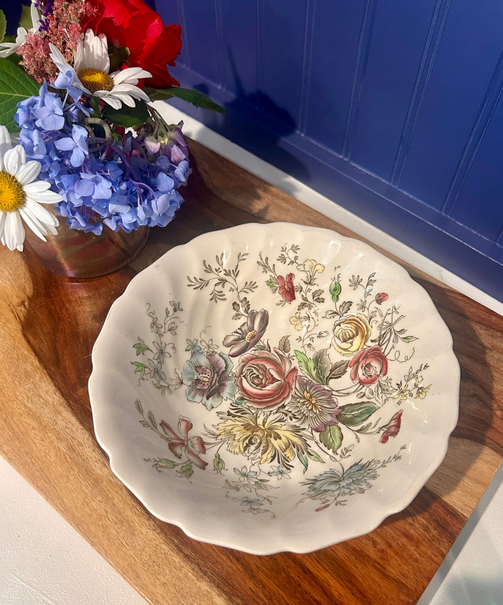 Vintage Johnson Brothers “Sheraton Floral Center” Ironstone Bowl