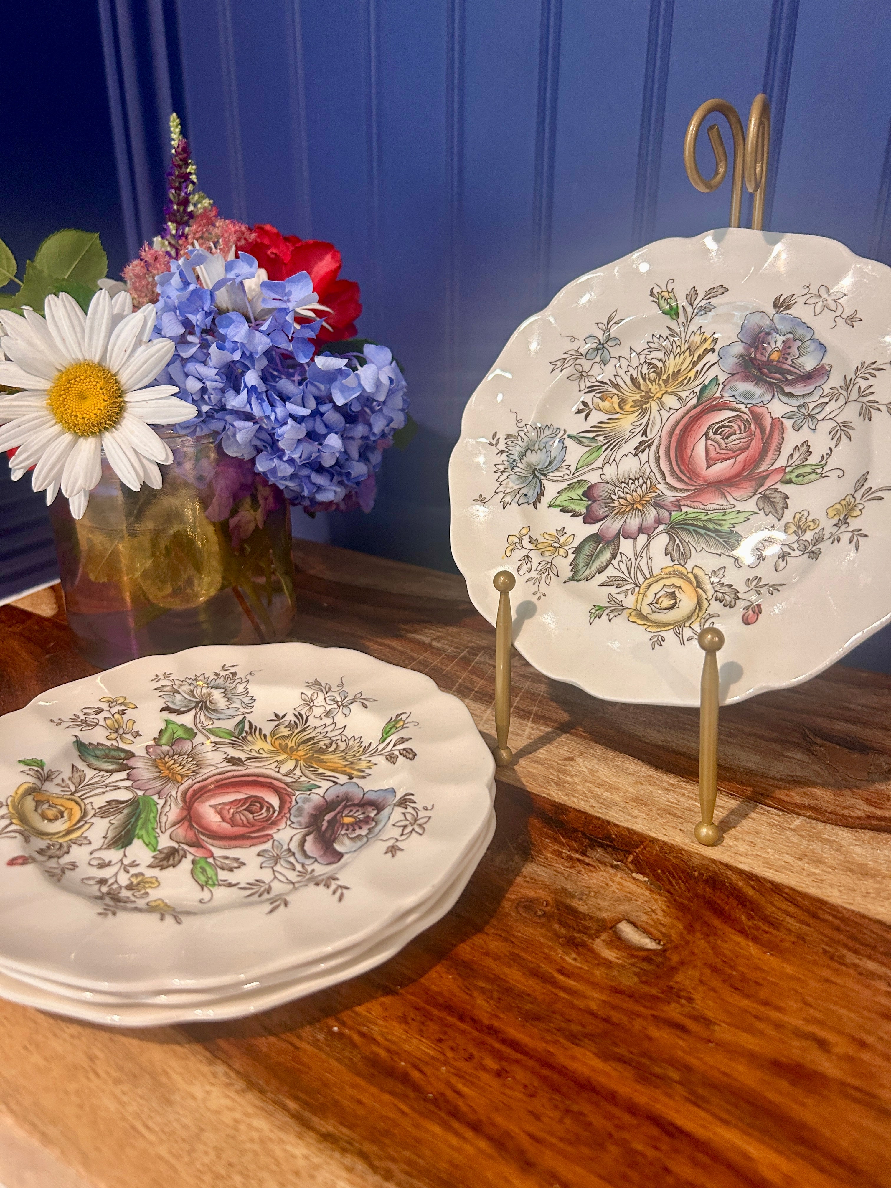 Vintage Johnson Brothers “Sheraton Floral Center” Ironstone Plates- Set of 4