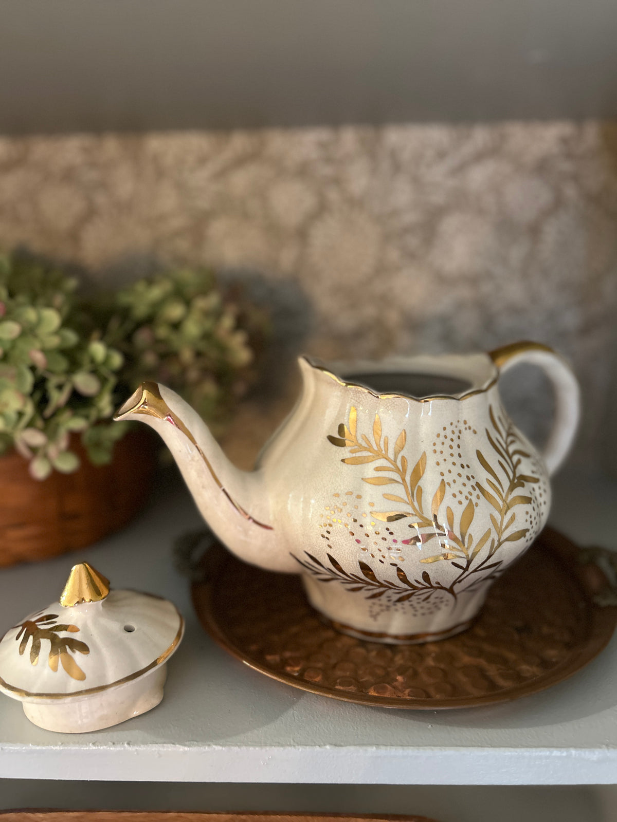 Vintage Arthur Wood England Cream & Gold Leaf Teapot