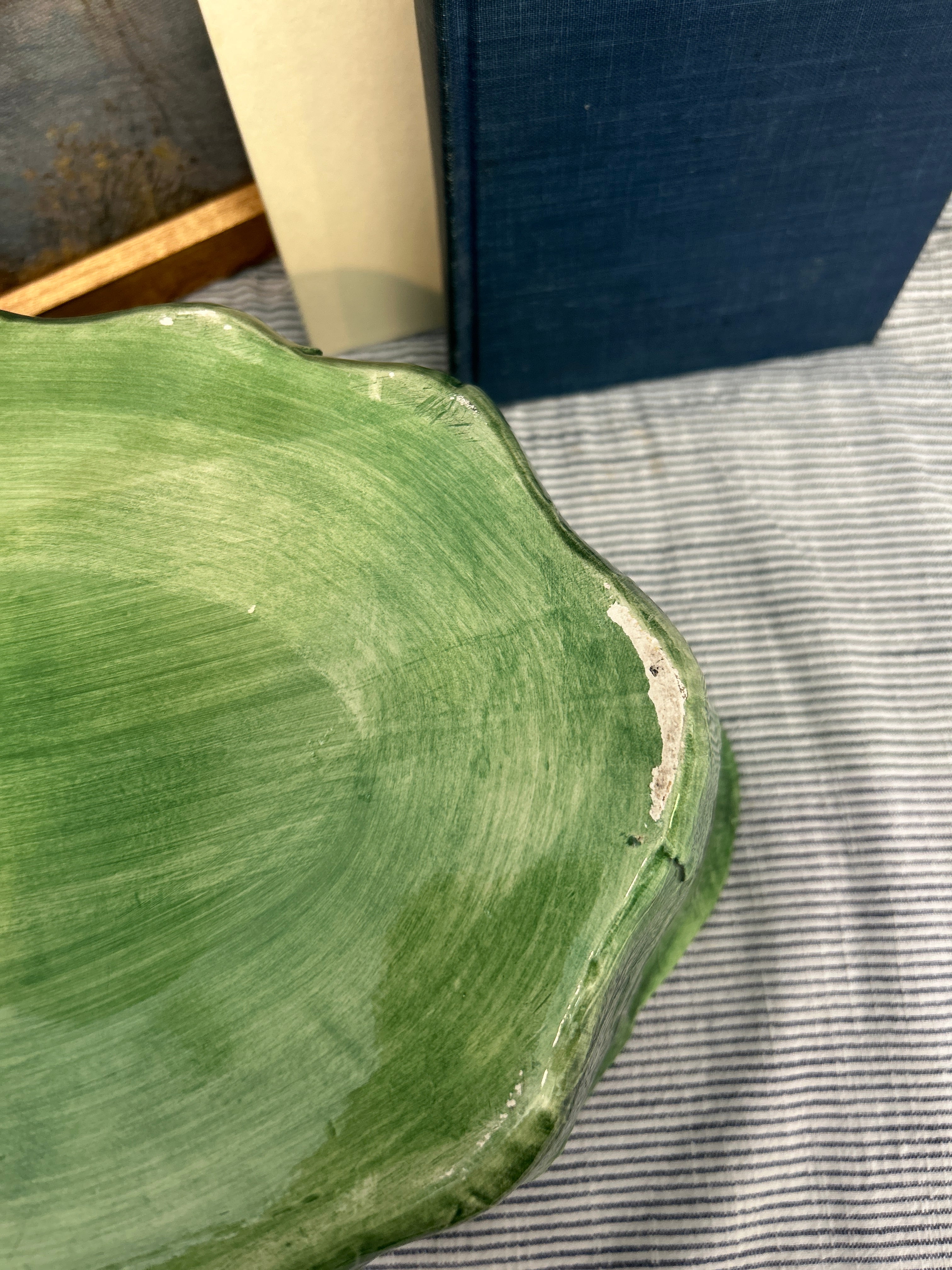 Vintage Hand-painted Italian Vietri Leaf Relief Bowl